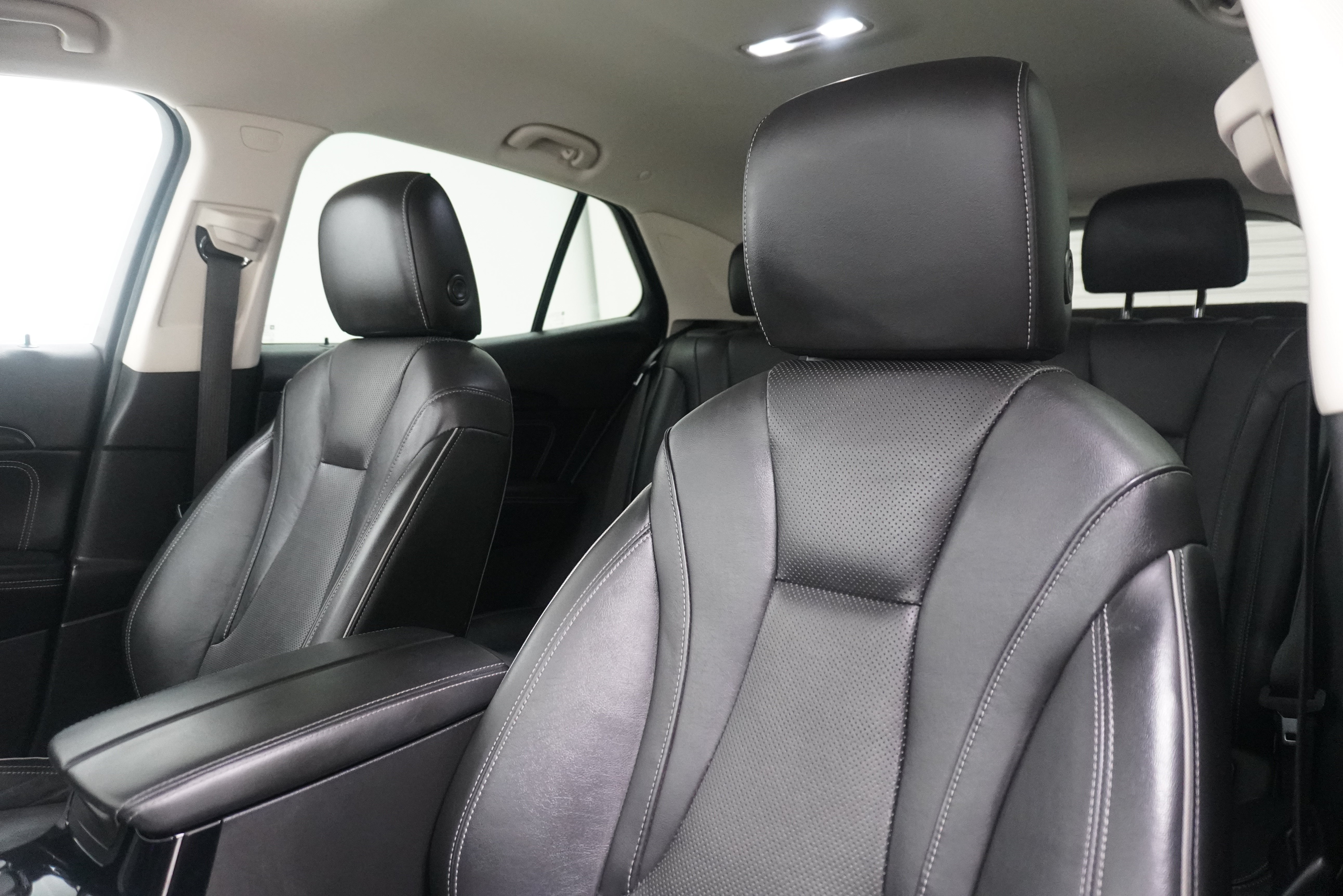 Used 2021 Buick Envision Essence w/ Sport Touring Package FWD image 11