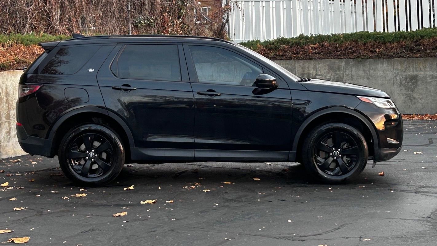 Used 2020 Land Rover Discovery Sport S image 6