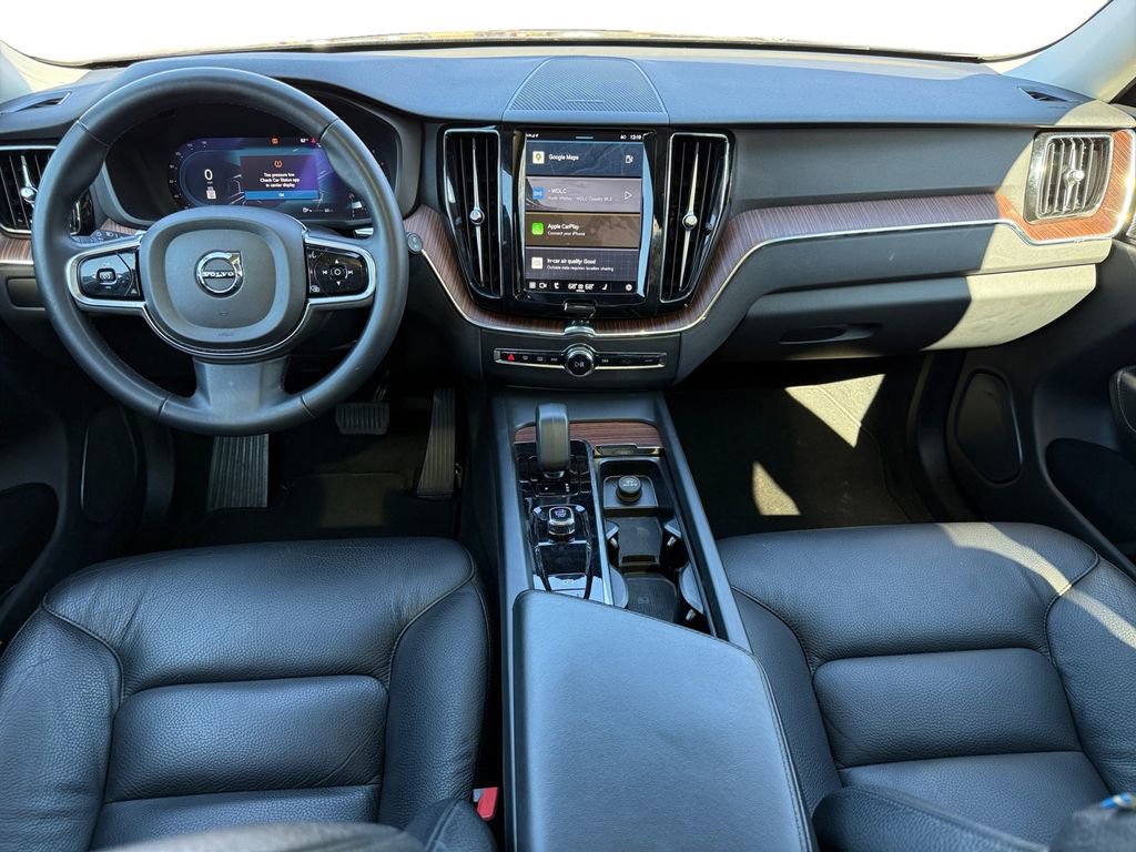 Used 2024 Volvo XC60 B5 Plus image 11
