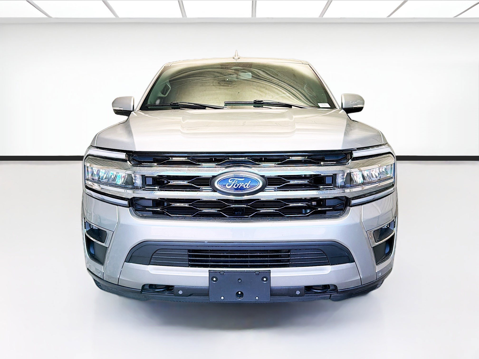 Used 2023 Ford Expedition Limited AWD/4WD image 2