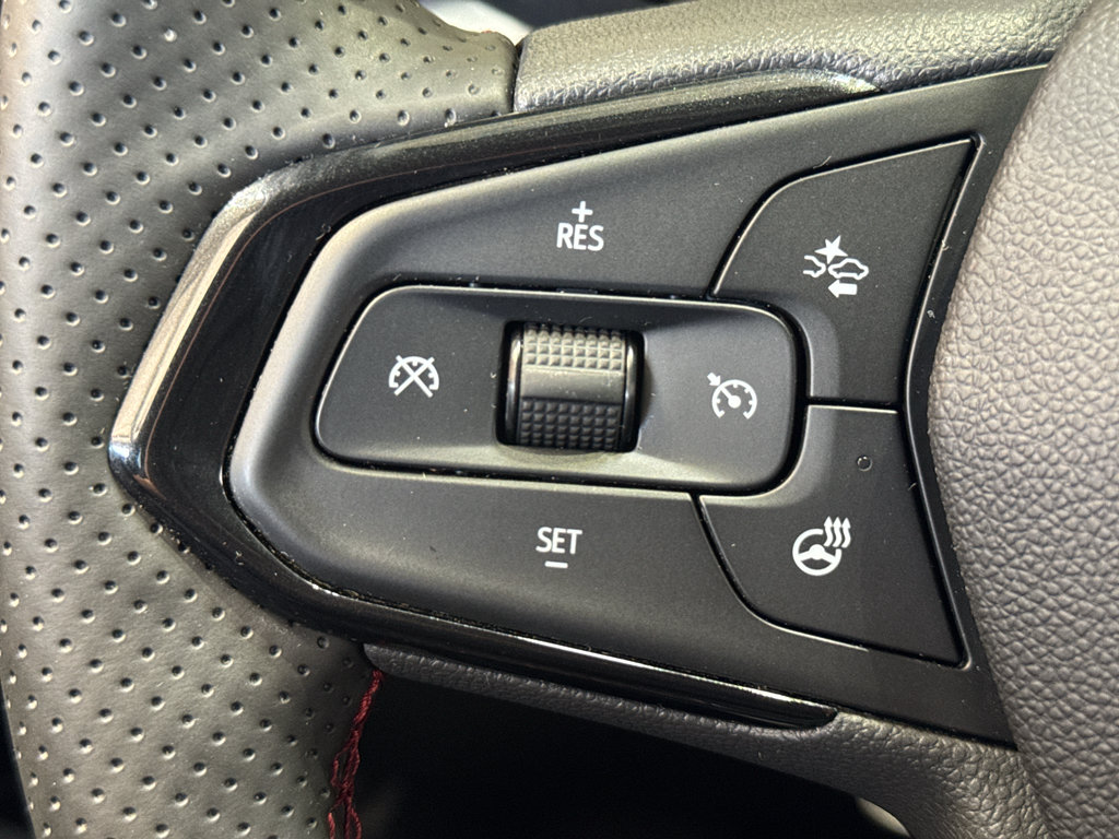 Used 2025 Chevrolet Trax RS w/ Driver Confidence Package FWD image 21