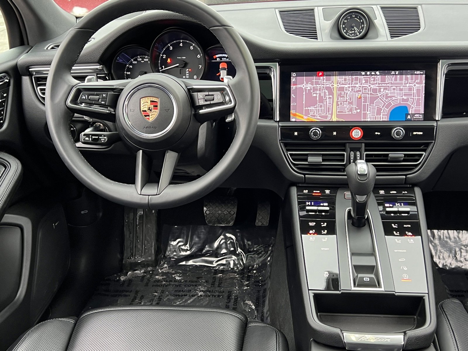 Certified 2025 Porsche Macan image 15