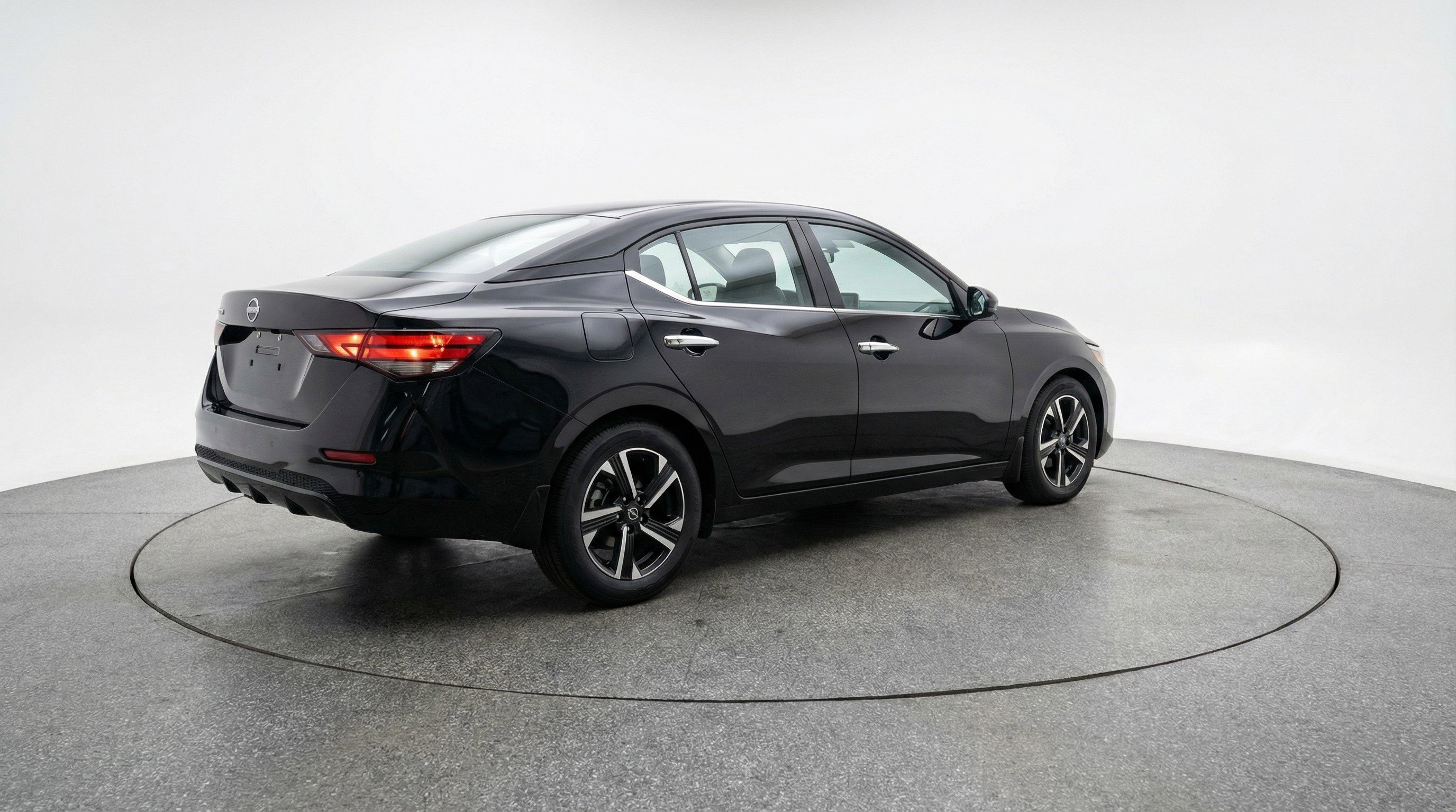 Used 2025 Nissan Sentra SV image 9