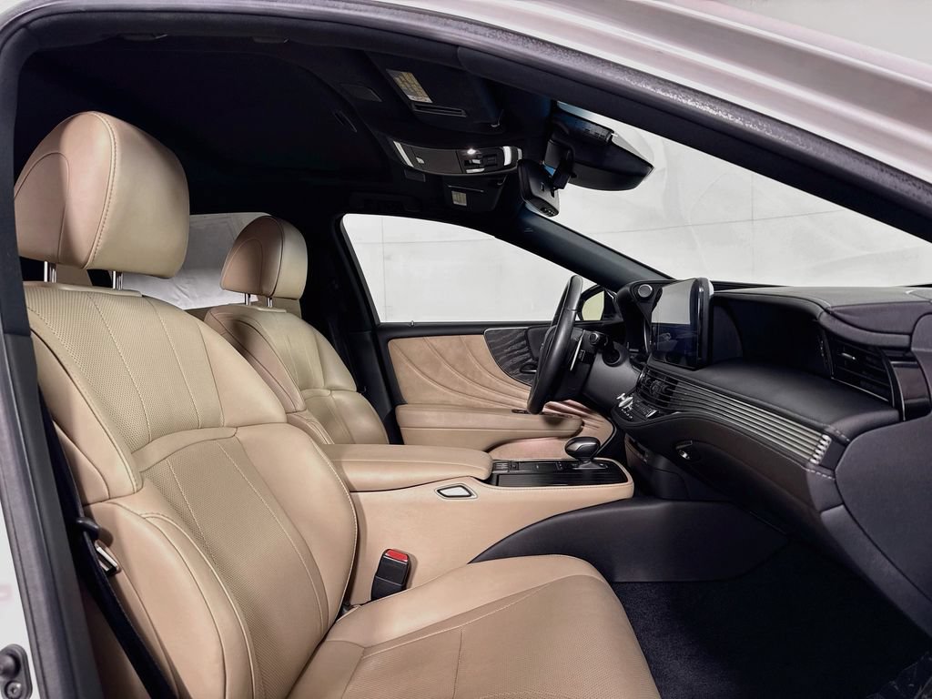 Used 2021 Lexus LS 500 w/ Accessory Package (Z2) RWD image 37