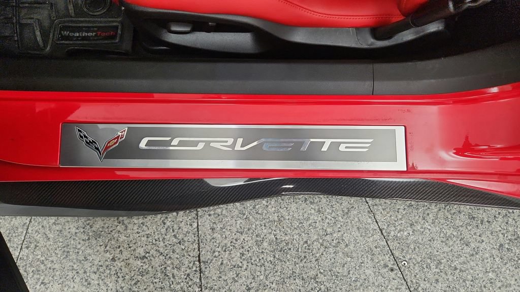 Used 2015 Chevrolet Corvette Z06 w/ Chrome Badge Package RWD image 36