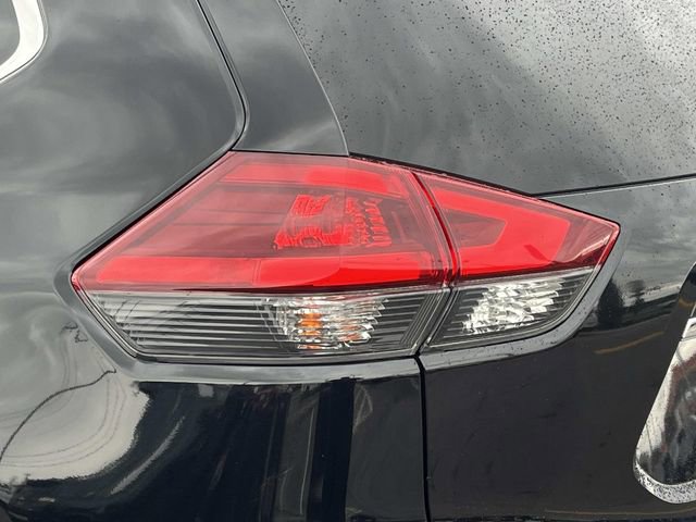Used 2019 Nissan Rogue SV w/ Premium Package image 10