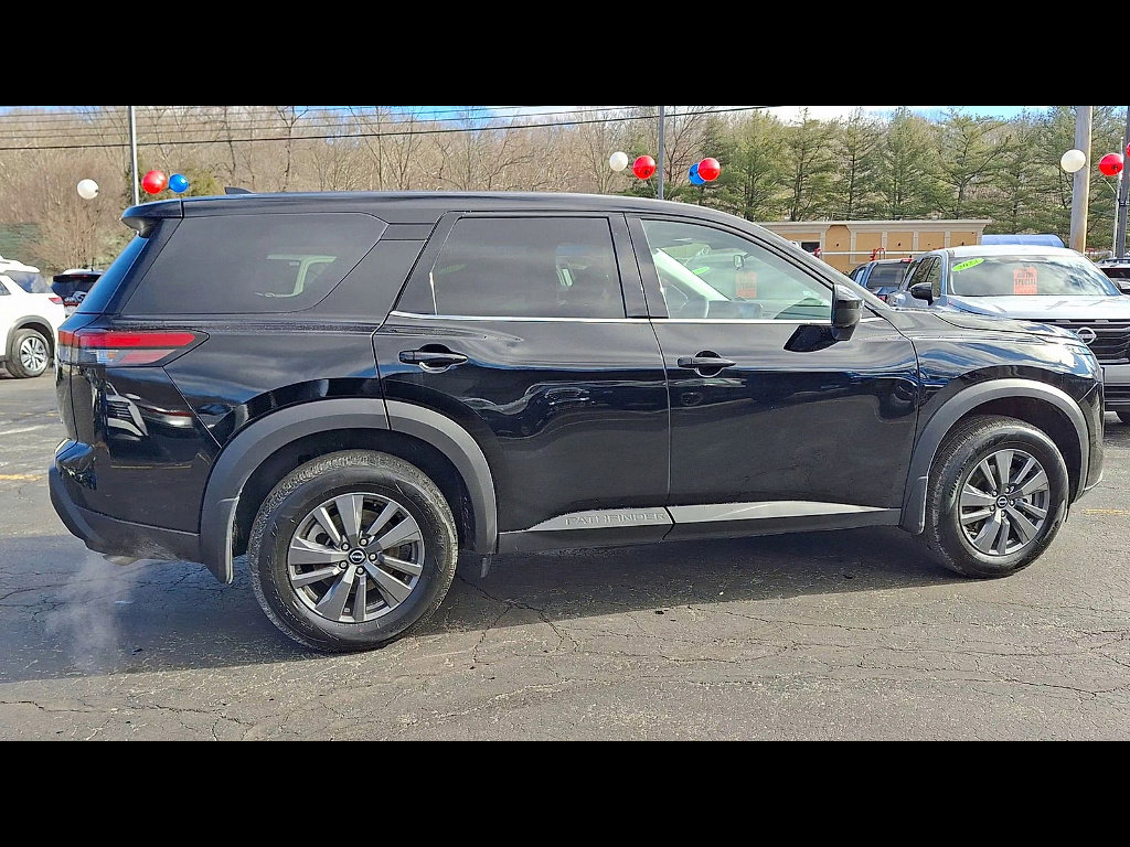 Certified 2025 Nissan Pathfinder S image 9