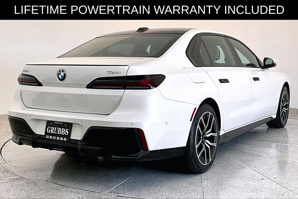 Used 2026 BMW 740i RWD image 2