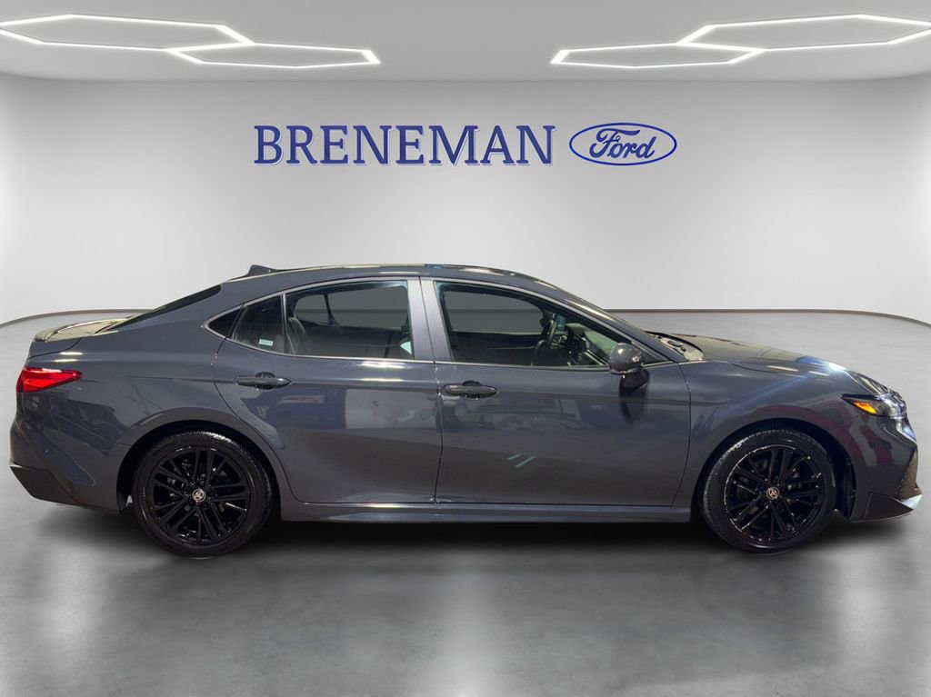 Used 2025 Toyota Camry SE image 4