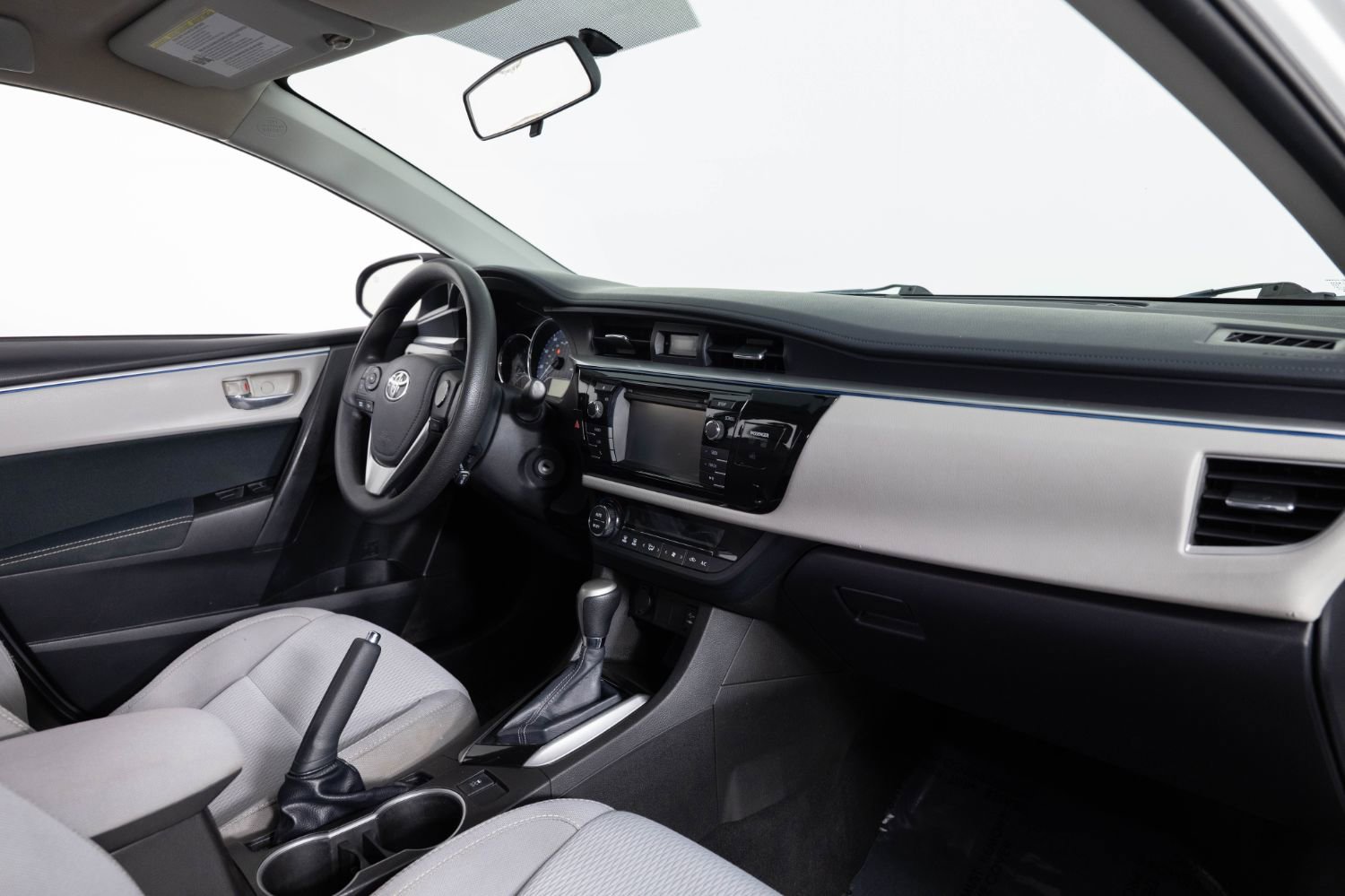 Used 2015 Toyota Corolla LE FWD image 25