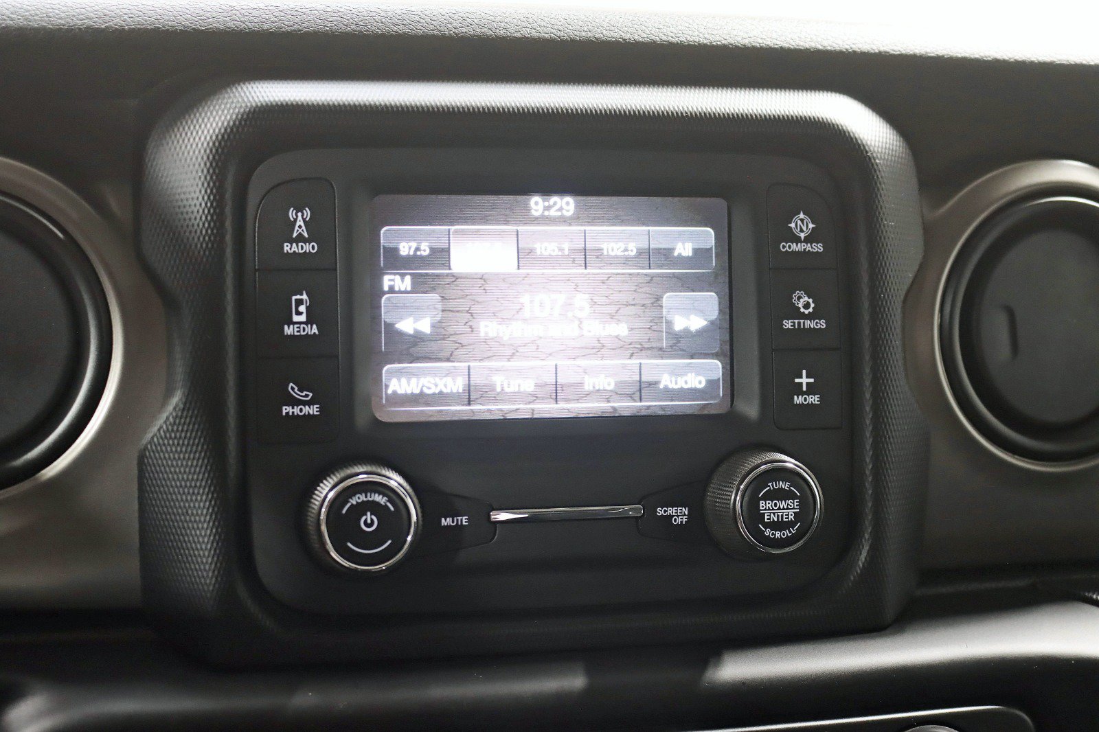 Used 2018 Jeep Wrangler Unlimited Sport AWD/4WD image 21