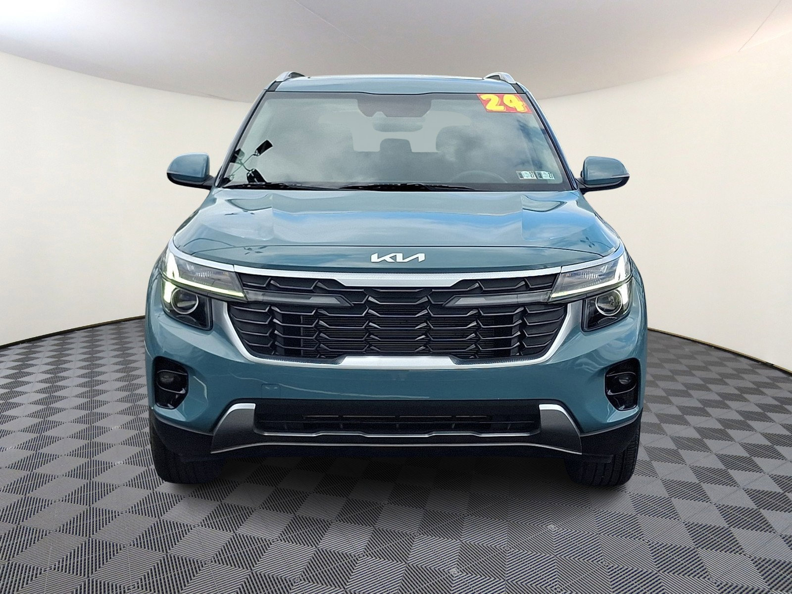 Used 2024 Kia Seltos EX AWD/4WD image 2