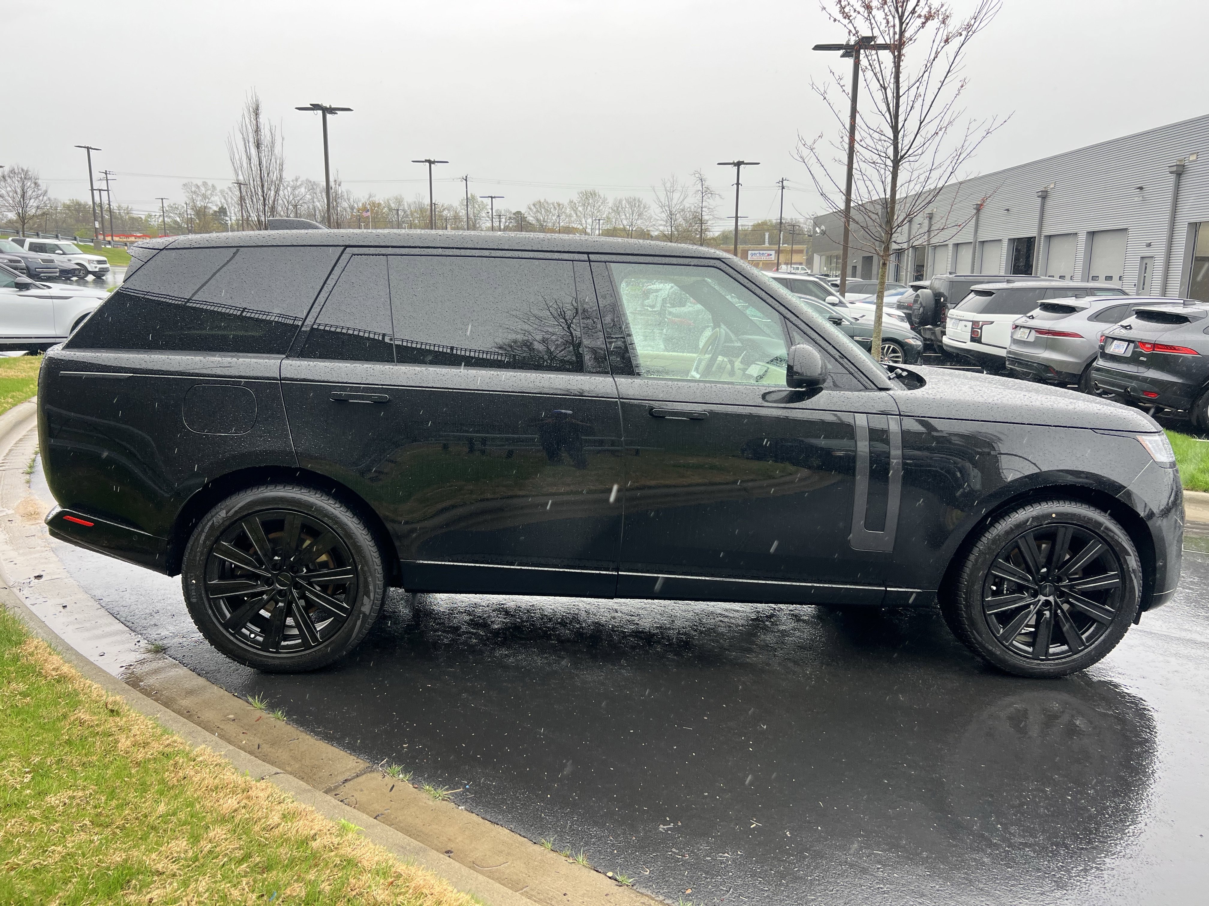 Certified 2025 Land Rover Range Rover Long Wheelbase SE image 8