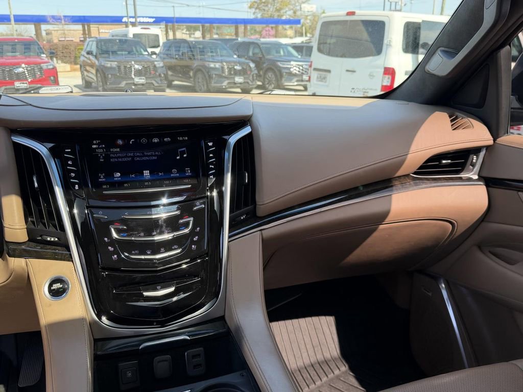 Used 2019 Cadillac Escalade Platinum w/ Escalade Sport Edition image 17