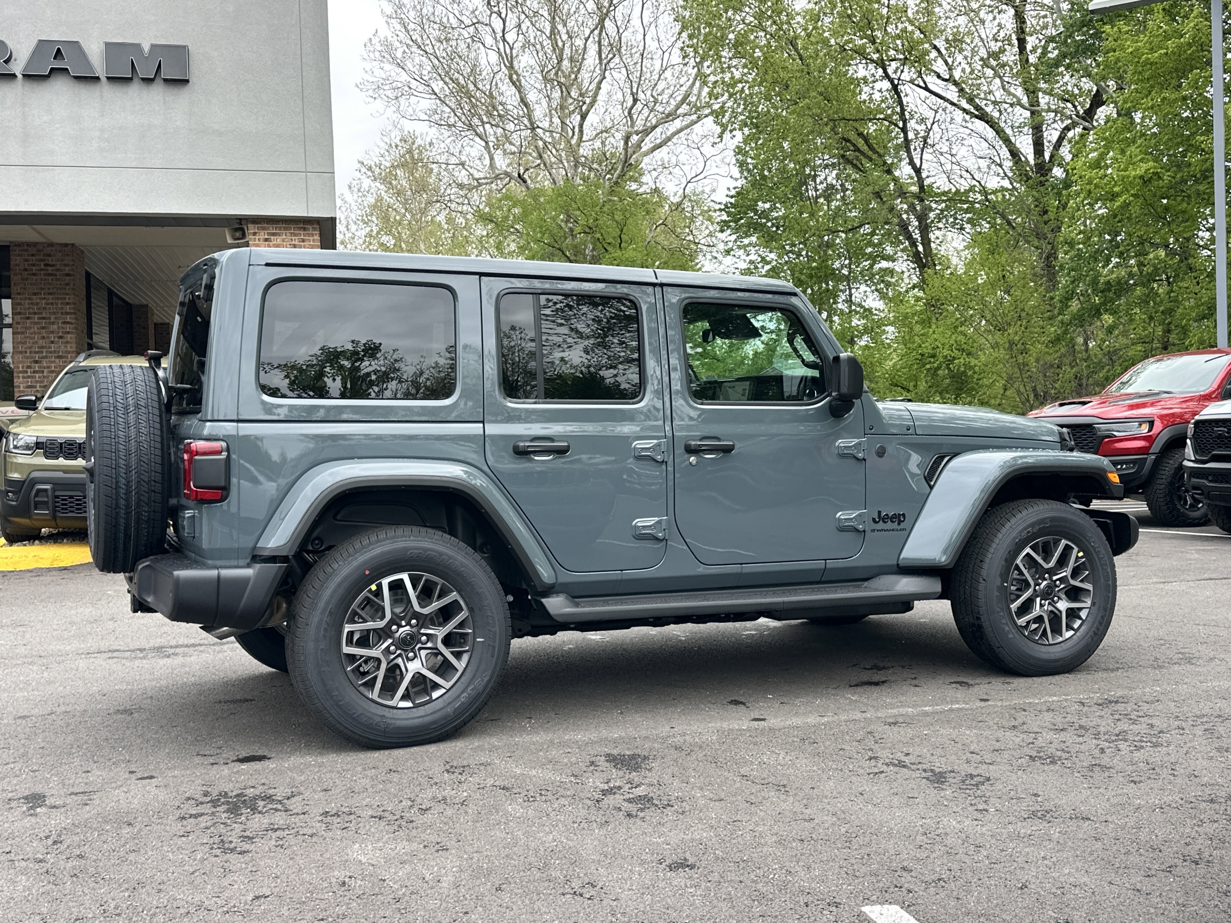 New 2026 Jeep Wrangler Unlimited Sahara AWD/4WD image 18