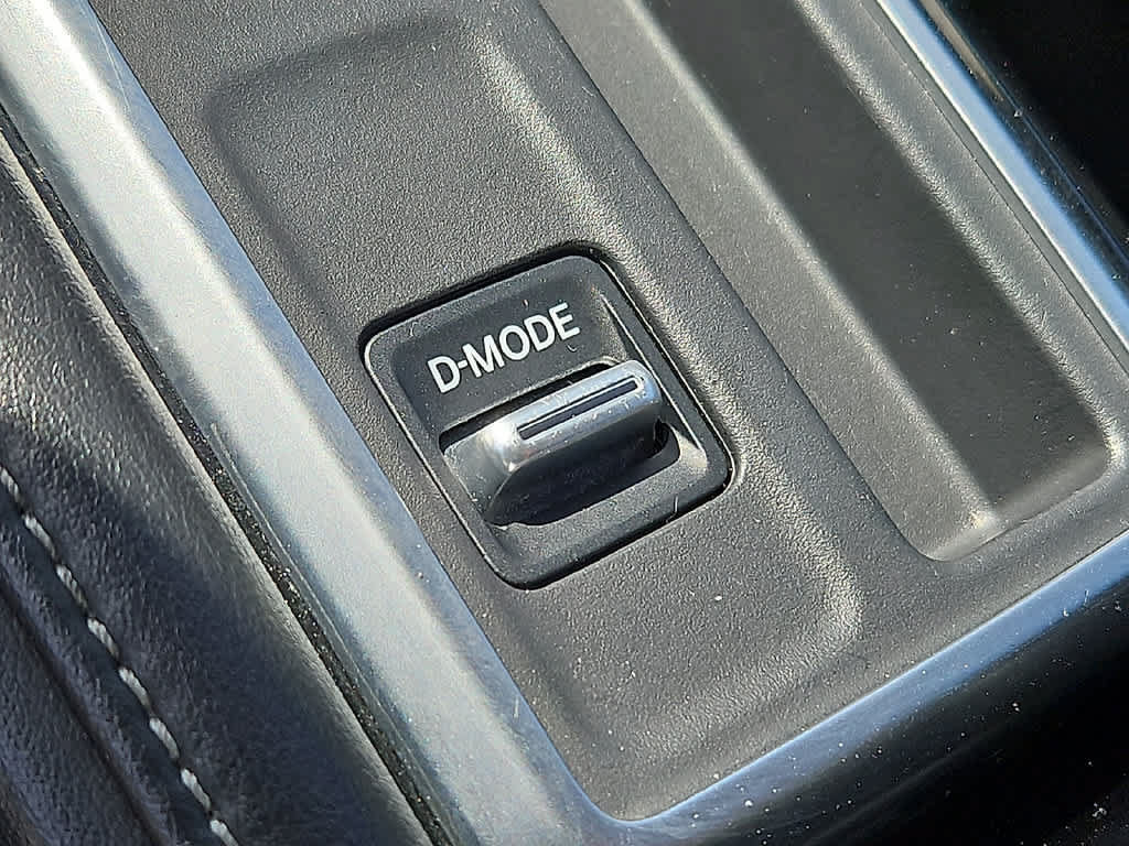 Used 2025 Nissan Pathfinder SV FWD image 25
