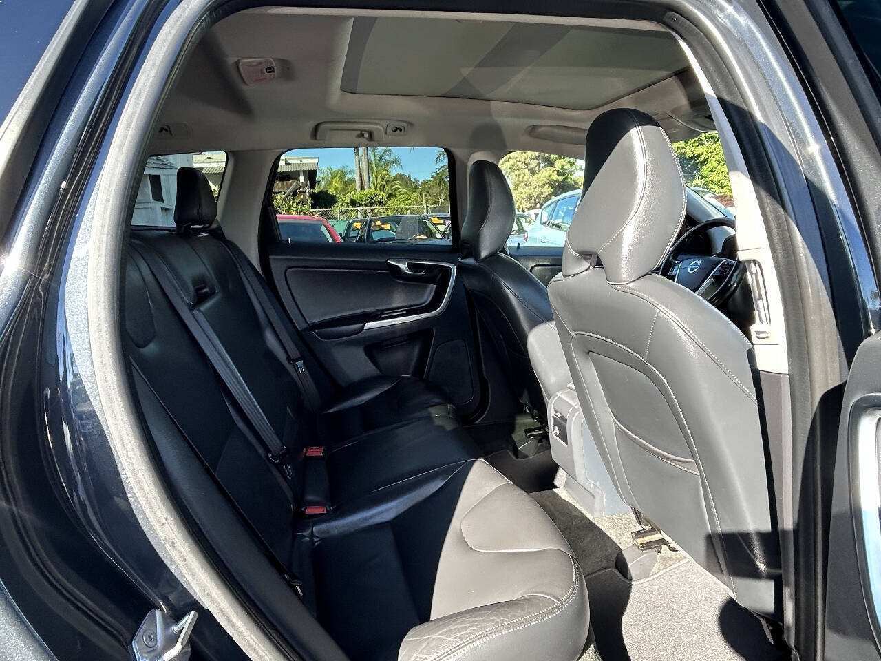 Used 2016 Volvo XC60 T5 Premier w/ Proximity Package FWD image 20