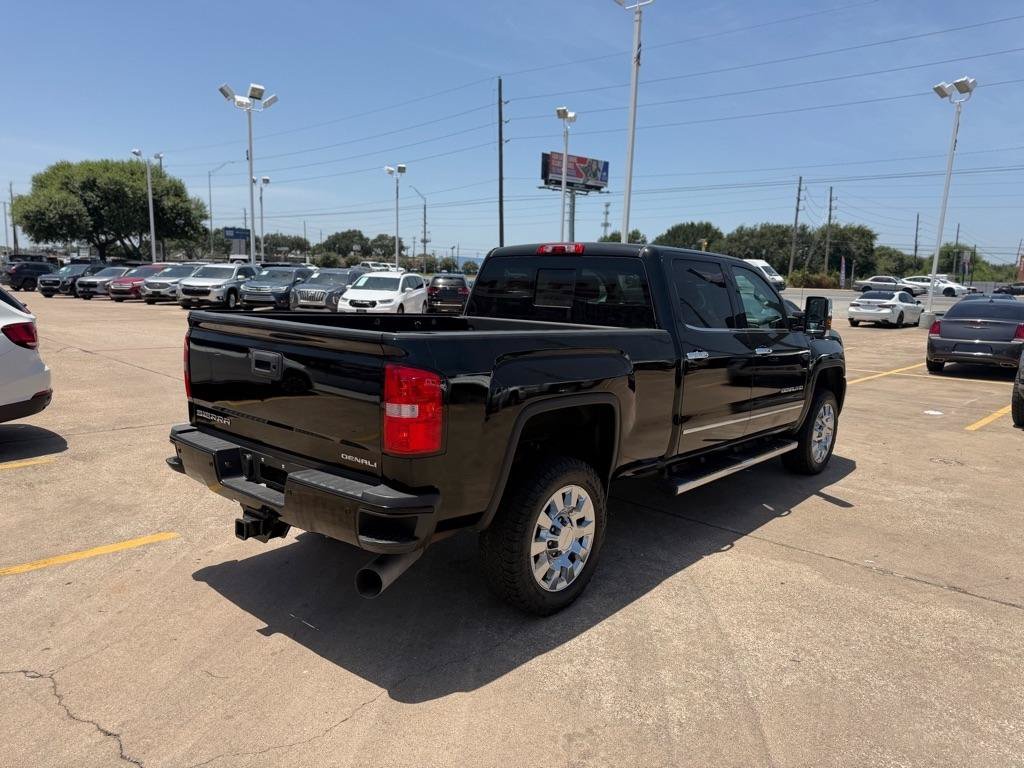 Used 2019 GMC Sierra 2500 Denali w/ Duramax Plus Package AWD/4WD image 9