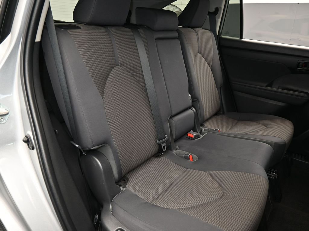 Used 2023 Toyota Highlander LE image 43