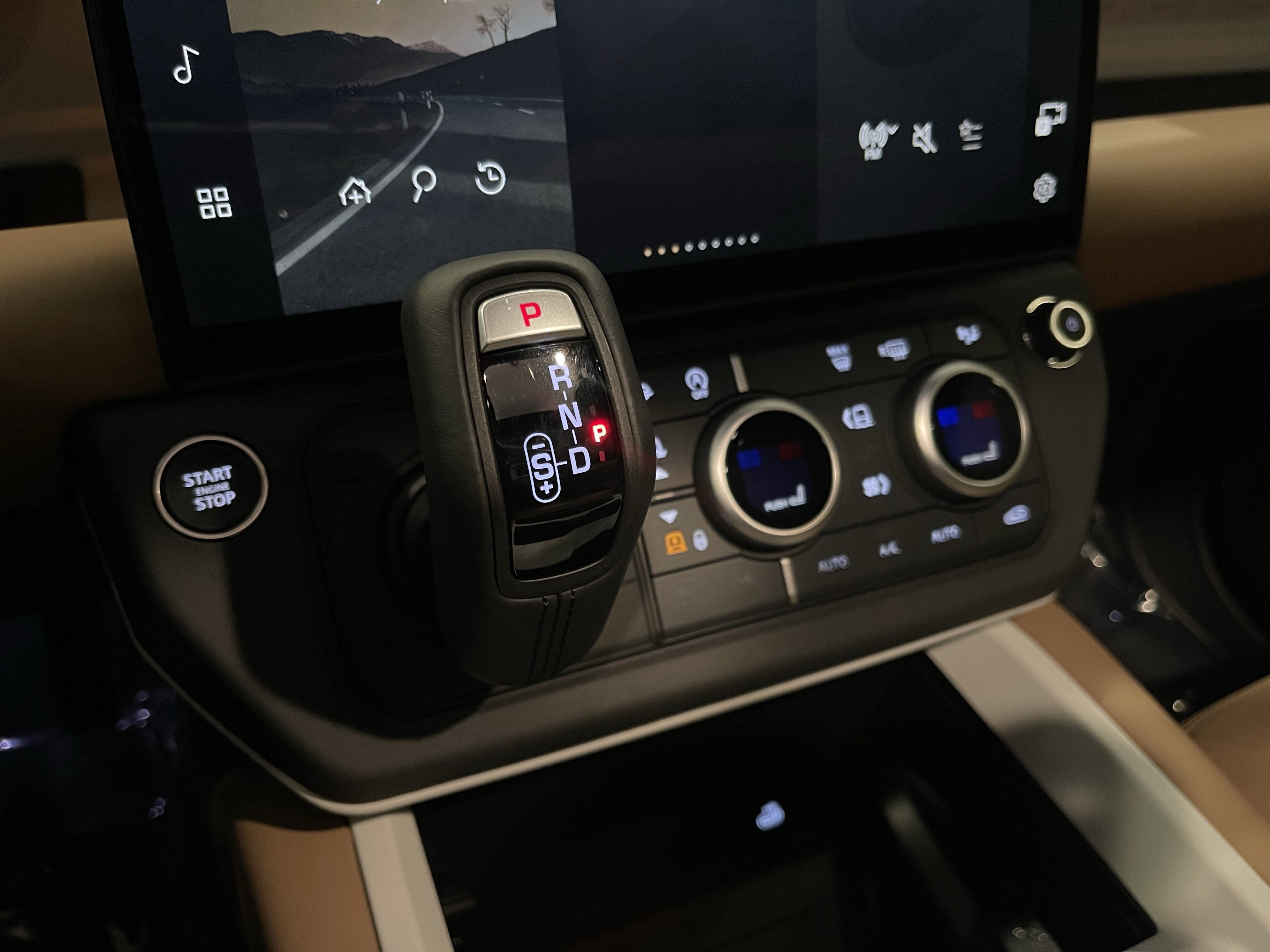 Used 2026 Land Rover Defender 130 X-Dynamic SE image 18