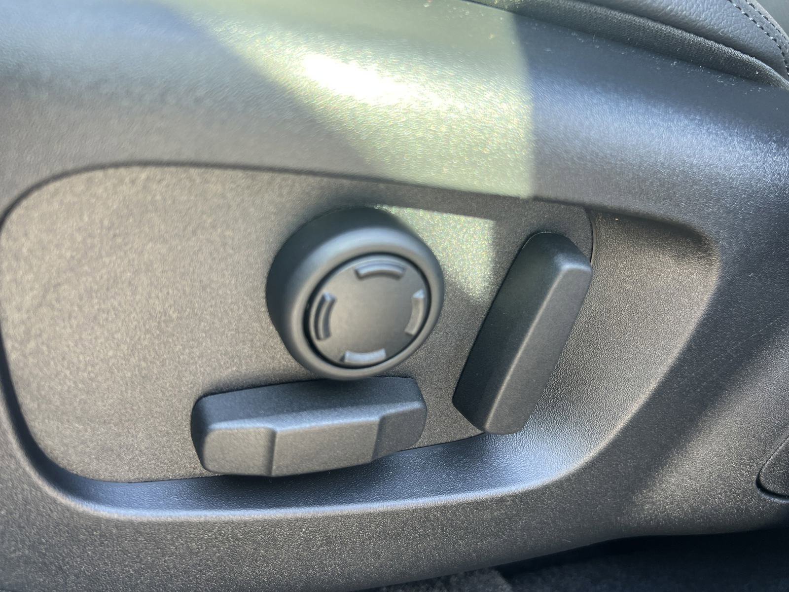 New 2025 Land Rover Range Rover Velar Dynamic SE image 23