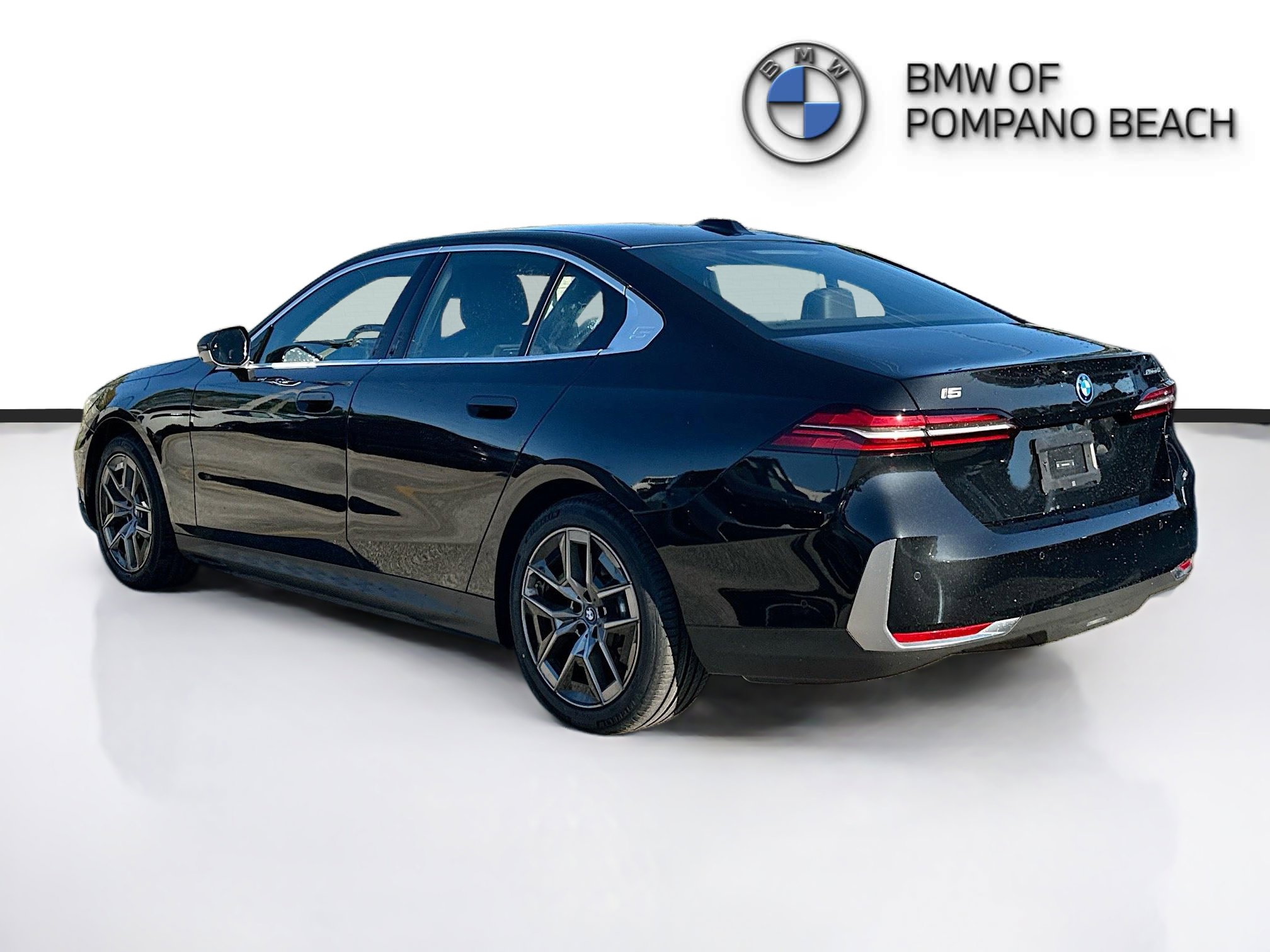 Used 2024 BMW i5 eDrive40i w/ Premium Package image 5