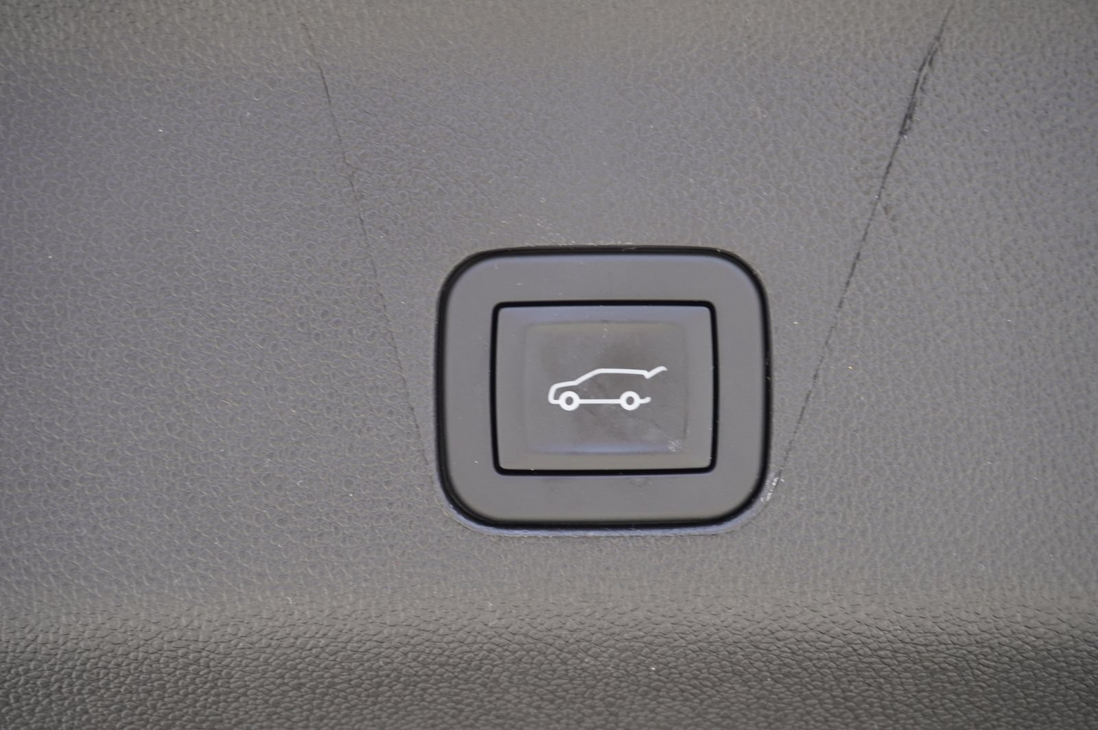 Used 2026 Chevrolet Suburban RST RWD image 9