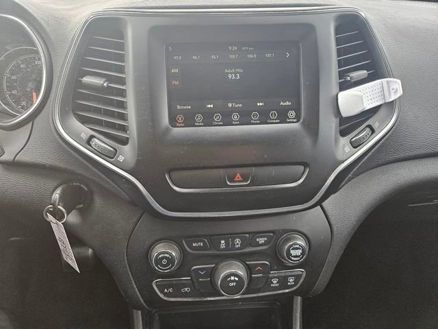 Used 2019 Jeep Cherokee Latitude w/ Popular Appearance Group image 18