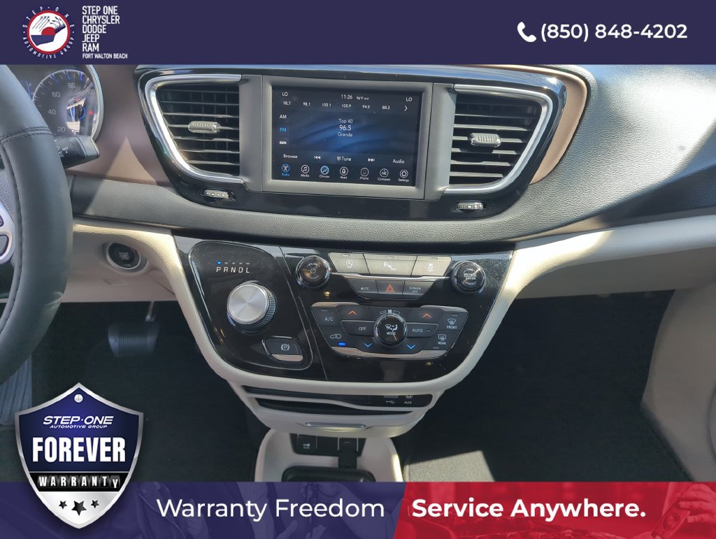 Used 2019 Chrysler Pacifica Touring Plus w/ Tire & Wheel Group FWD image 24