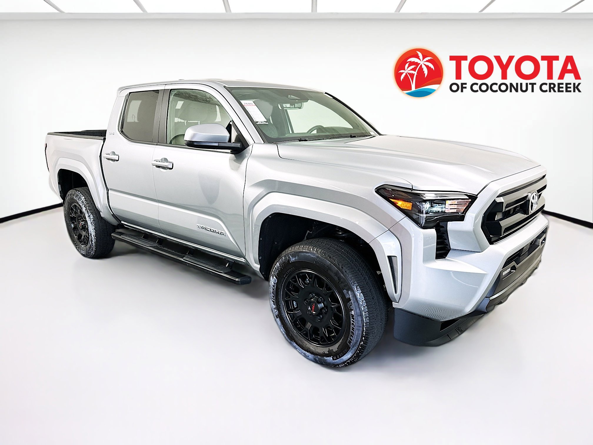 Used 2025 Toyota Tacoma SR5 image 1