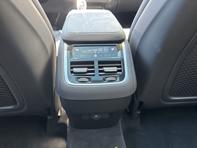 Certified 2025 Volvo XC90 B6 Plus AWD/4WD image 17