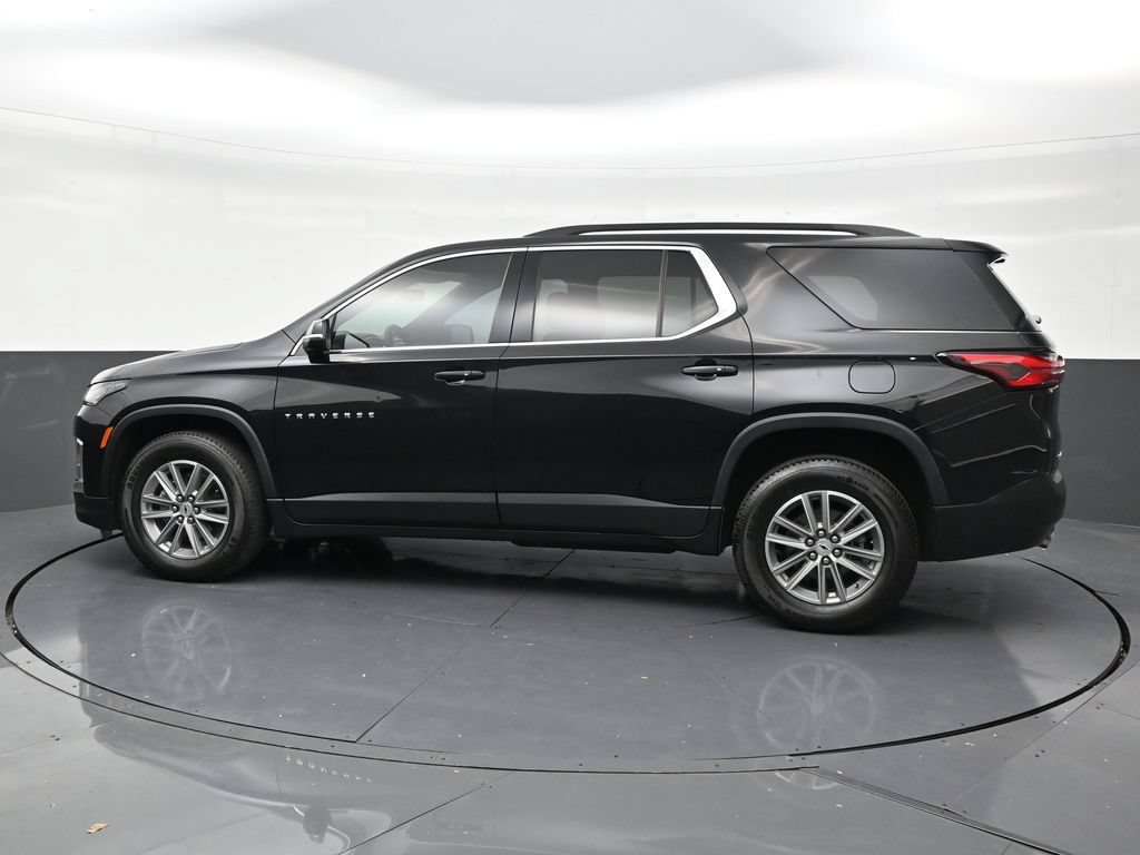 Used 2024 Chevrolet Traverse LT FWD image 2