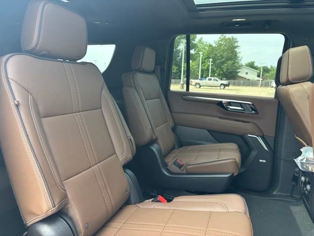 New 2026 Chevrolet Suburban High Country AWD/4WD image 17