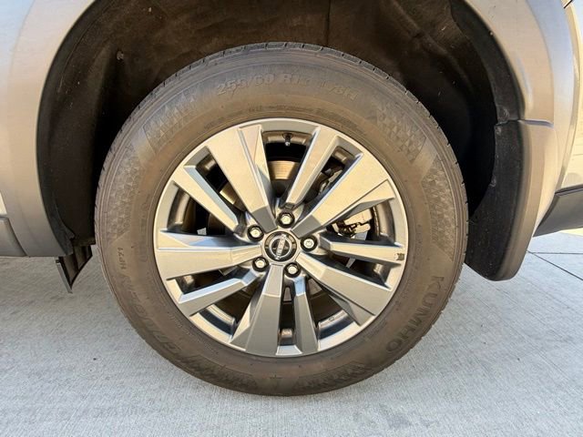 Used 2024 Nissan Pathfinder SV w/ Black Appearance Package image 9