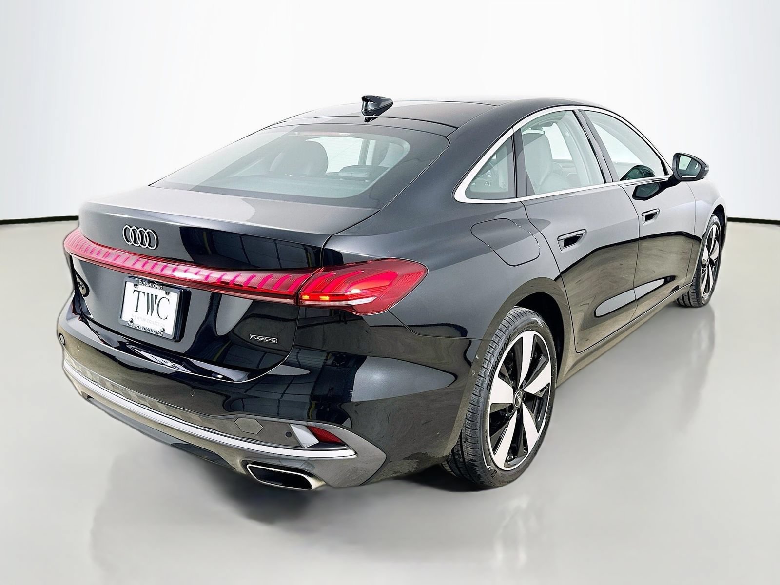 Used 2025 Audi A5 2.0T Premium Plus w/ Premium Plus AWD/4WD image 5