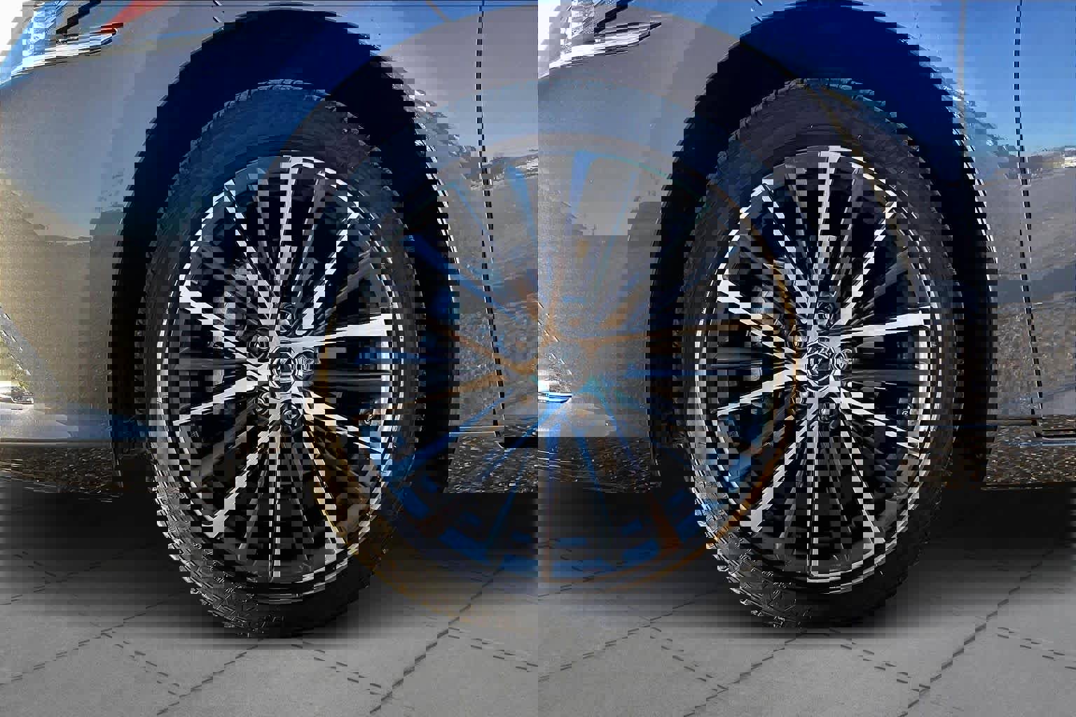 Used 2025 Lexus ES 350 w/ Premium Package image 9