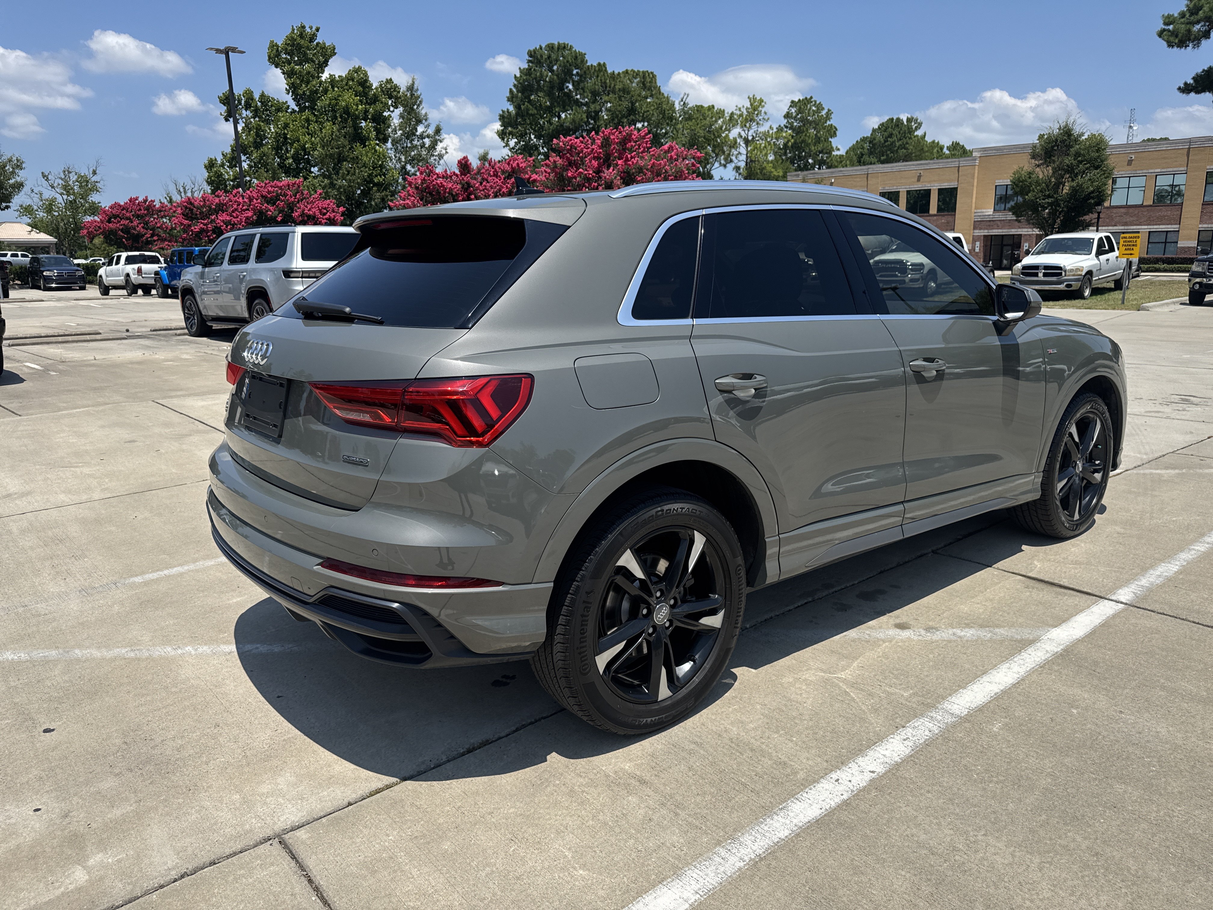 Used 2020 Audi Q3 2.0T Premium Plus w/ Premium Plus Package AWD/4WD image 9