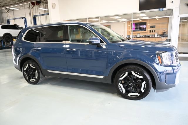 Used 2023 Kia Telluride S w/ S Sunroof Package image 4