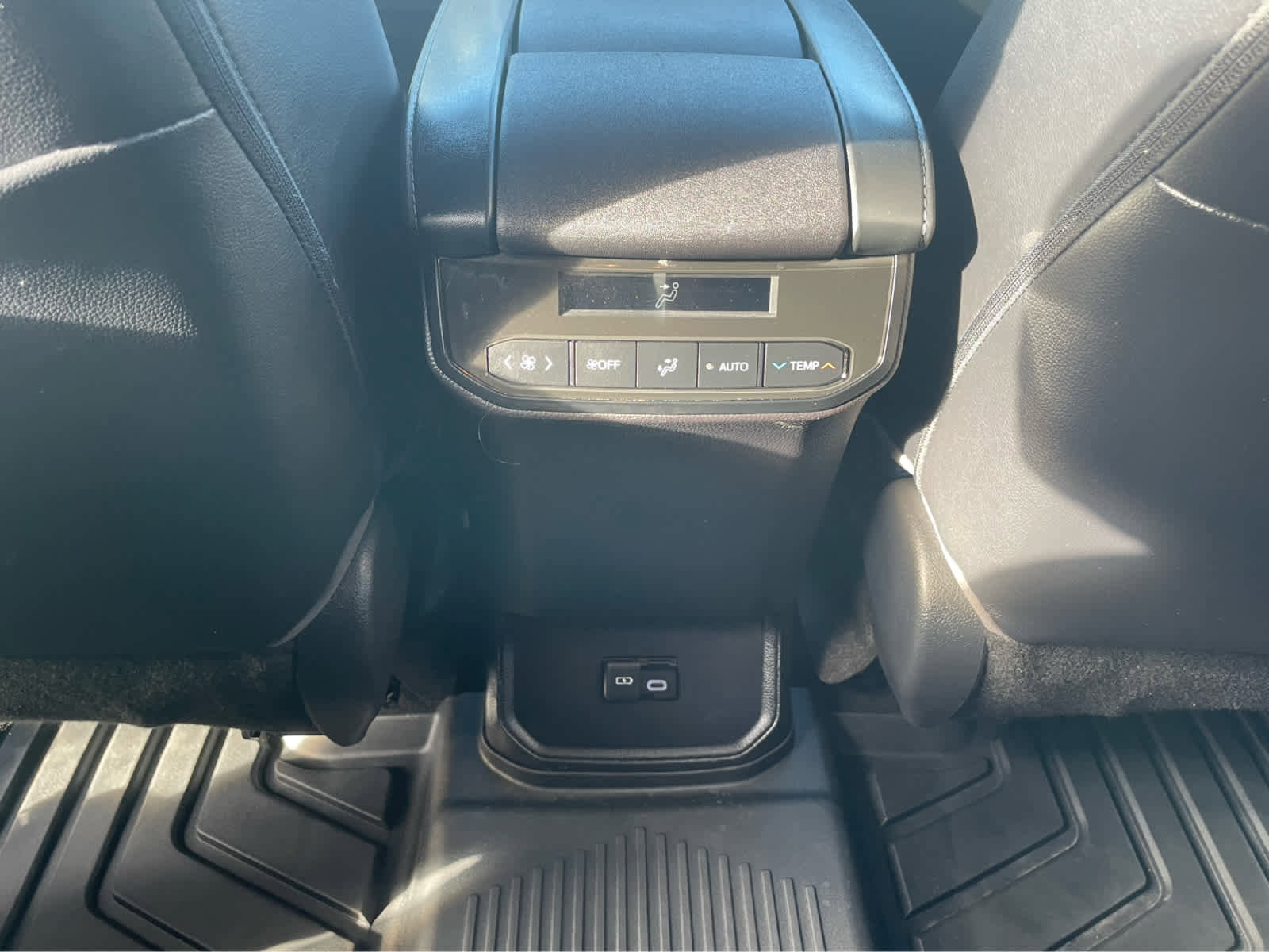 Used 2023 Toyota Highlander XLE image 33