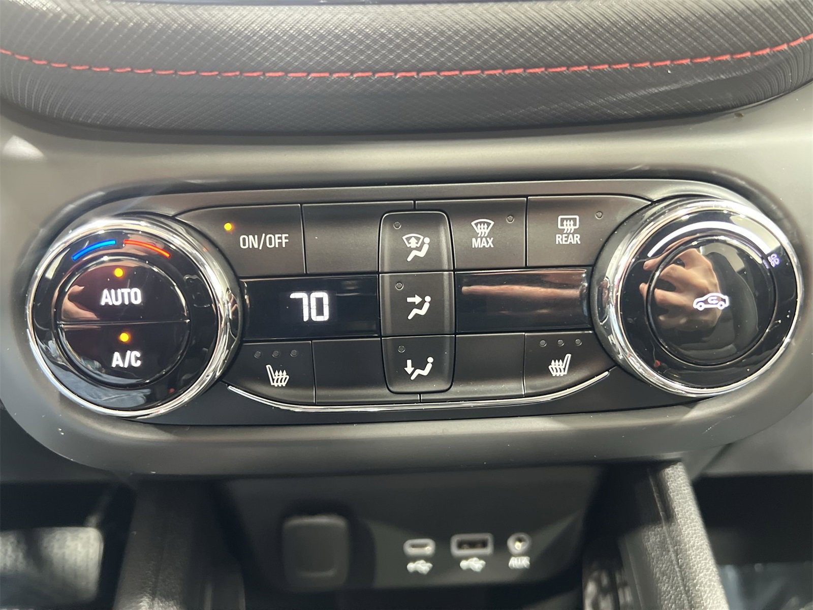 Used 2023 Chevrolet TrailBlazer RS w/ Sun and Liftgate Package image 18