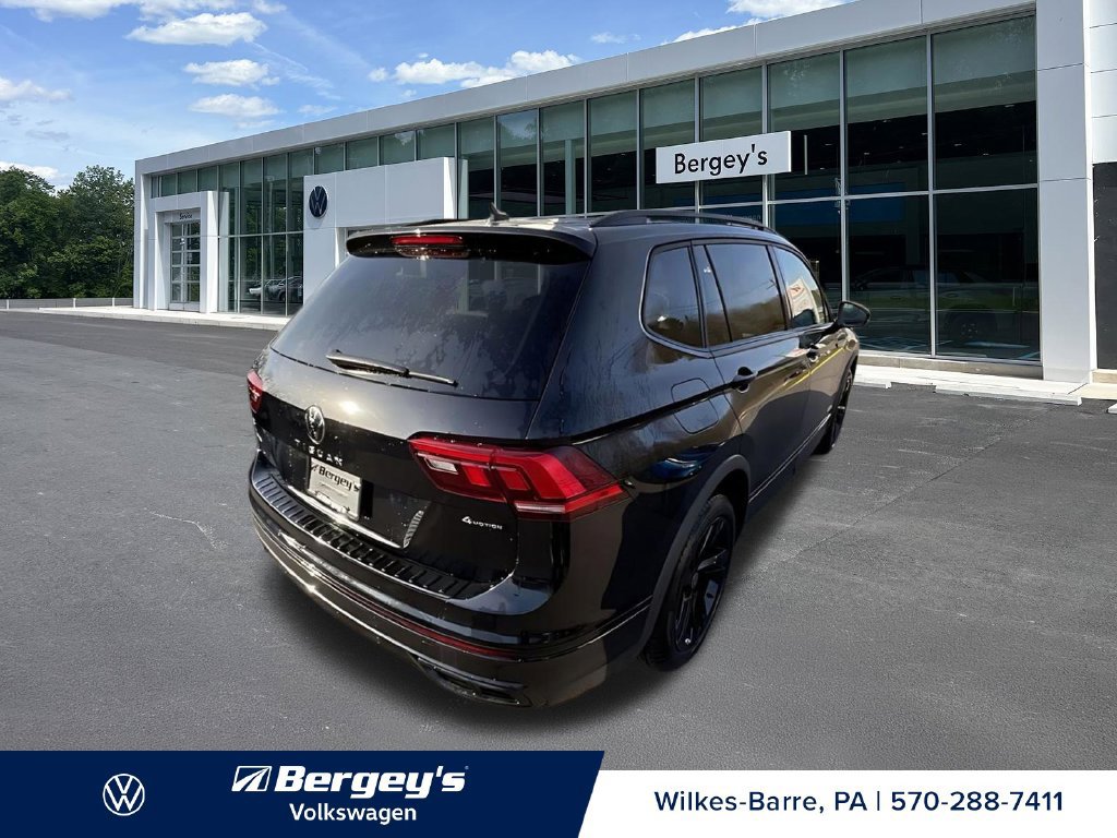 Used 2024 Volkswagen Tiguan SE R-Line AWD/4WD image 8