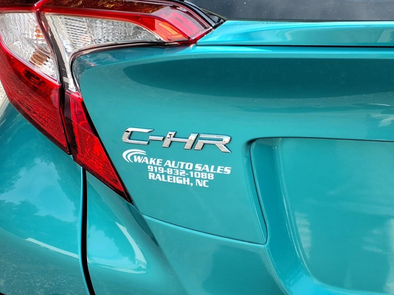 Used 2018 Toyota C-HR XLE FWD image 5