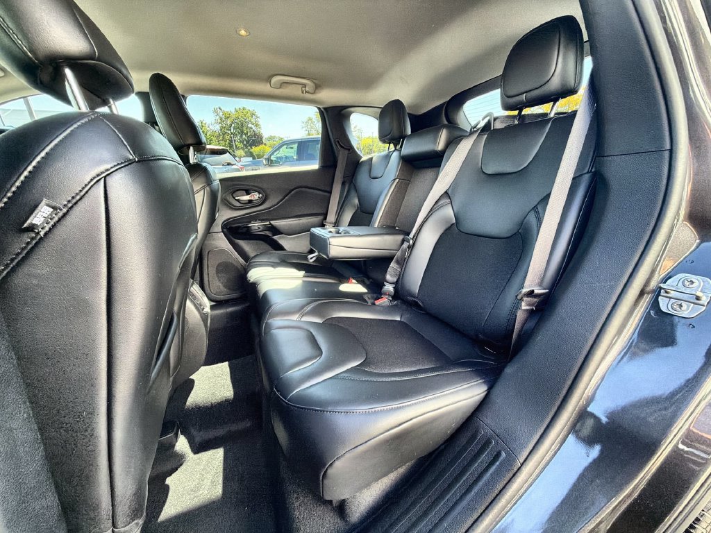 Used 2021 Jeep Cherokee Latitude Plus AWD/4WD image 27