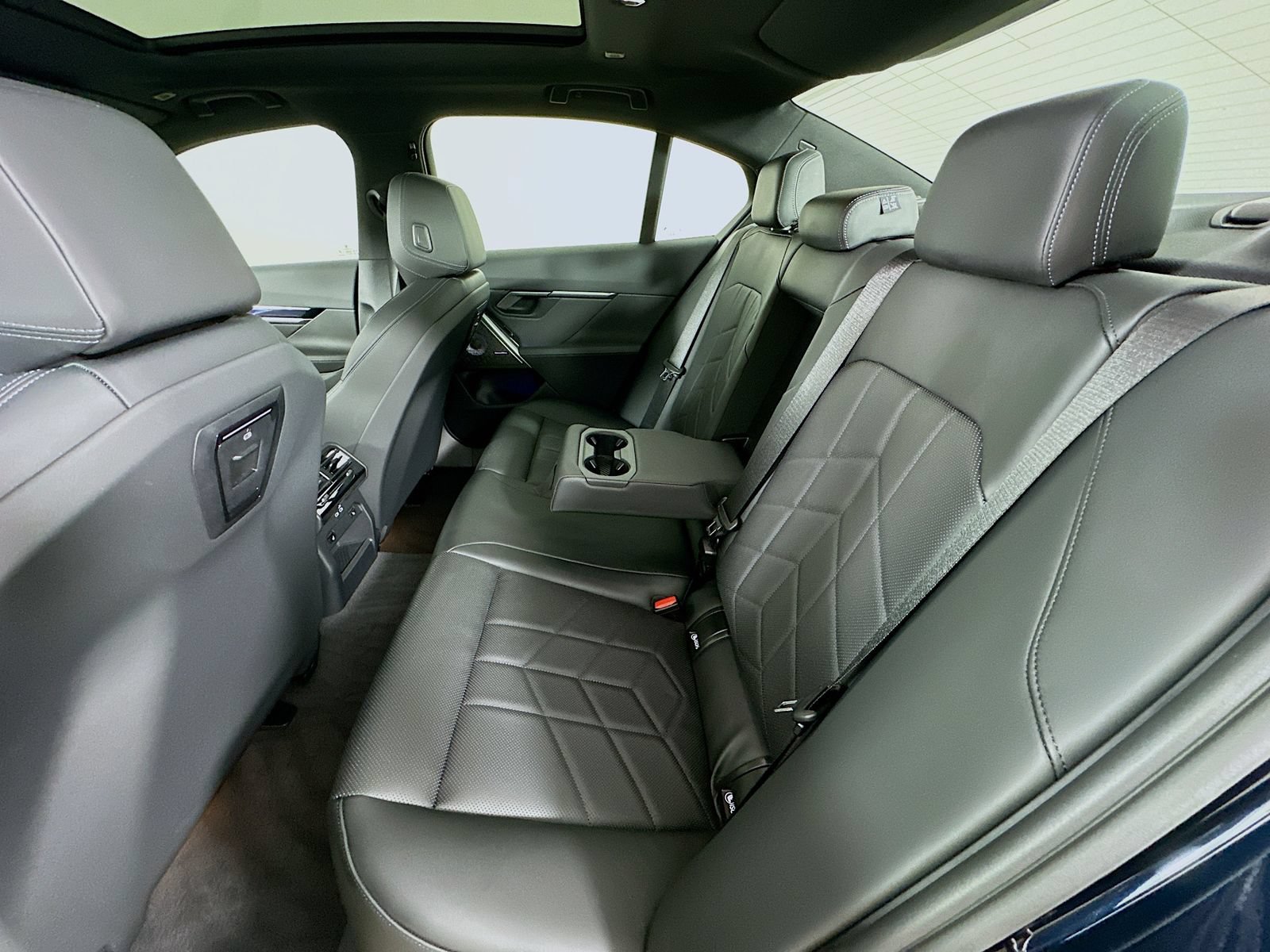 New 2026 BMW i5 eDrive40 w/ M Sport Package AWD/4WD image 36
