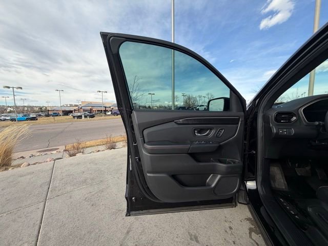 Used 2025 Honda Pilot Black Edition image 10