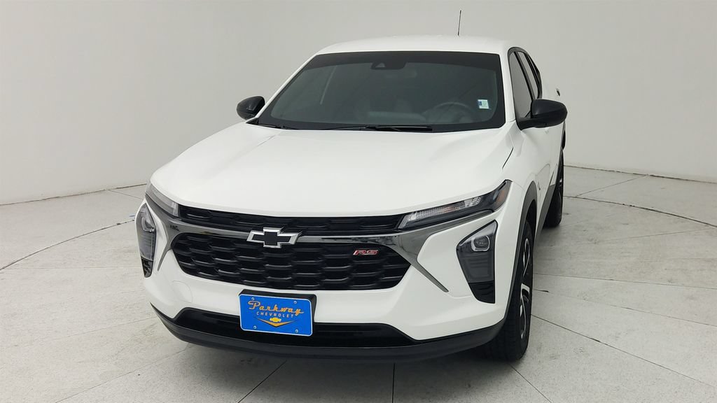 Certified 2024 Chevrolet Trax RS FWD image 2