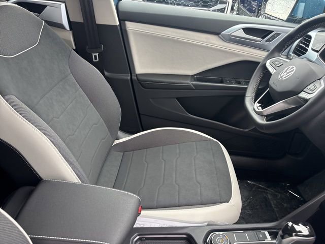 New 2026 Volkswagen Taos SE image 32