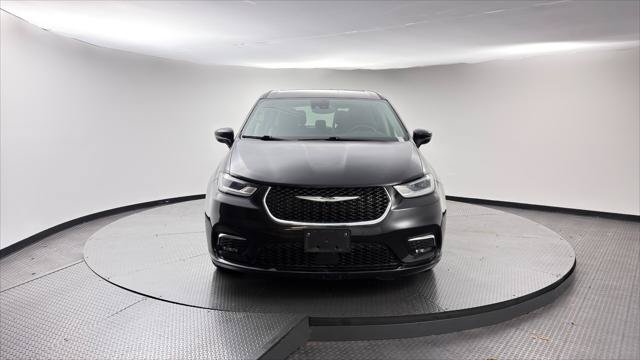 Used 2024 Chrysler Pacifica Touring-L FWD image 12