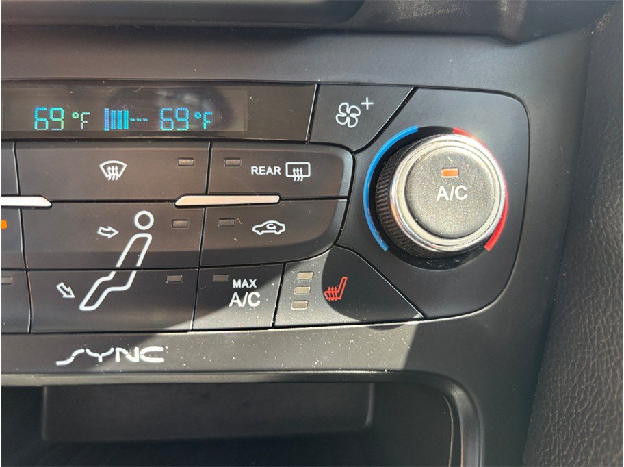 Used 2016 Ford Focus Titanium FWD image 29