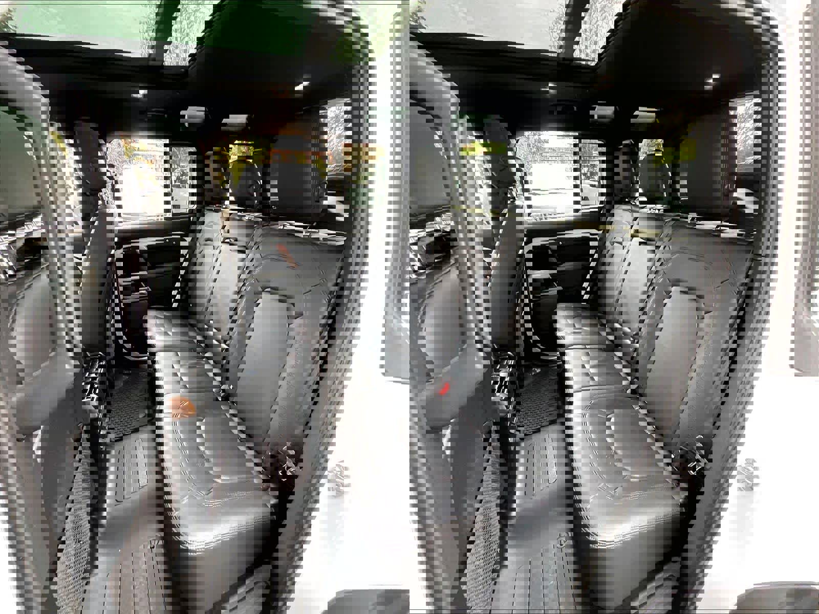 Used 2024 Land Rover Defender 110 S image 27